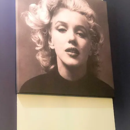 Marilyn Monroe * بوزنان