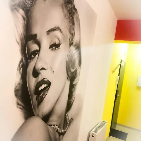 Marilyn Monroe شقة *