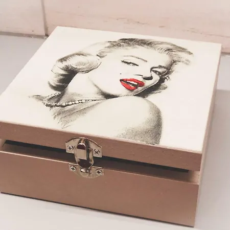 شقة Marilyn Monroe بوزنان